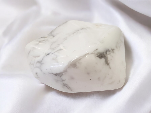 Pierre howlite blanche